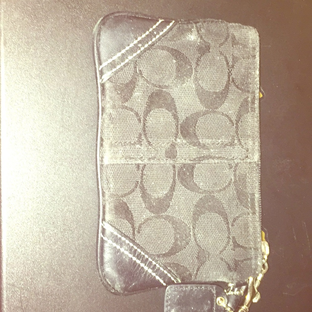 coach wrist wallet